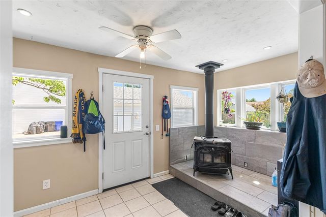 10 Wannisett Avenue, East Providence, RI 02915