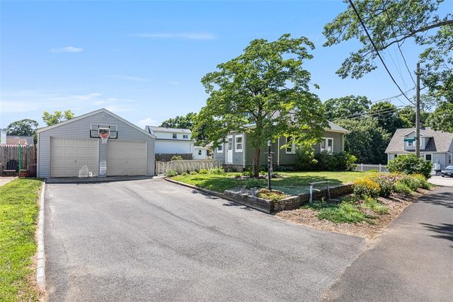 10 Wannisett Avenue, East Providence, RI 02915
