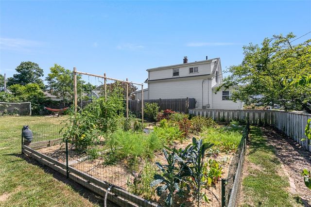 10 Wannisett Avenue, East Providence, RI 02915