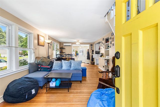 10 Wannisett Avenue, East Providence, RI 02915