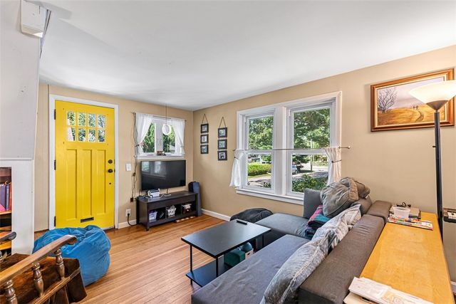 10 Wannisett Avenue, East Providence, RI 02915