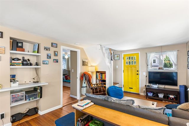 10 Wannisett Avenue, East Providence, RI 02915