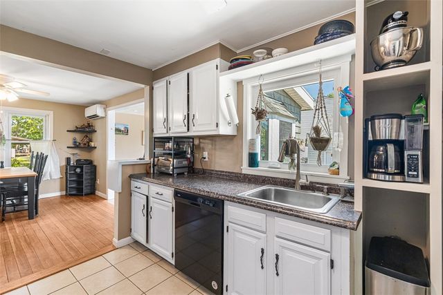 10 Wannisett Avenue, East Providence, RI 02915