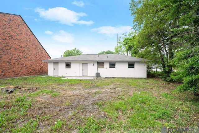 711 Court St, Port Allen, LA 70767