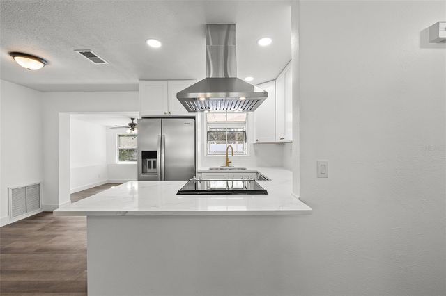 5224 52ND AVENUE N, St Petersburg, FL 33709