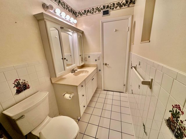 305 Lakeside Court, Sunrise, FL 33326