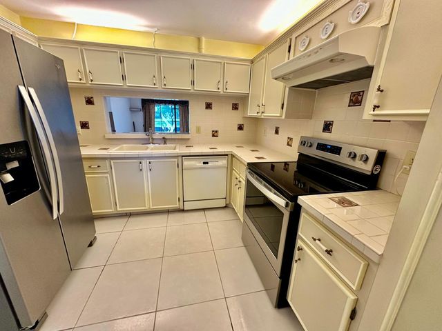 305 Lakeside Court, Sunrise, FL 33326