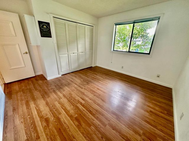 305 Lakeside Court, Sunrise, FL 33326