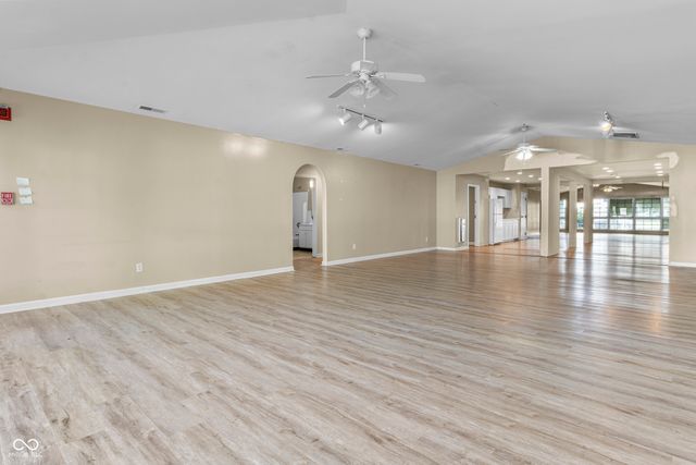 8560 N College Avenue, Indianapolis, IN 46240