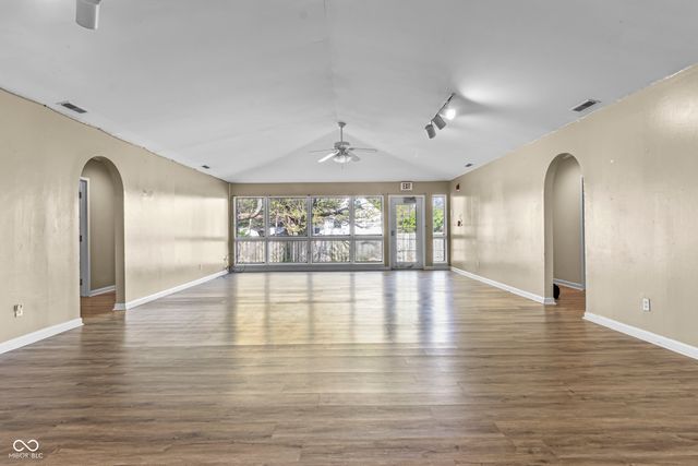 8560 N College Avenue, Indianapolis, IN 46240