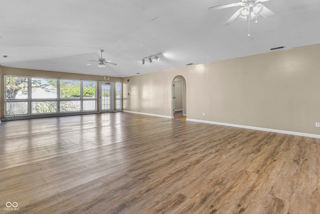 8560 N College Avenue, Indianapolis, IN 46240