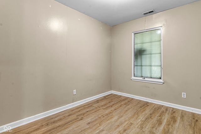 8560 N College Avenue, Indianapolis, IN 46240