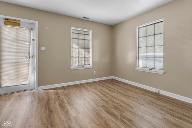 8560 N College Avenue, Indianapolis, IN 46240