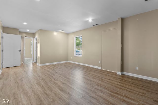 8560 N College Avenue, Indianapolis, IN 46240