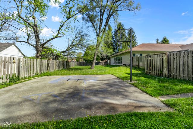 8560 N College Avenue, Indianapolis, IN 46240