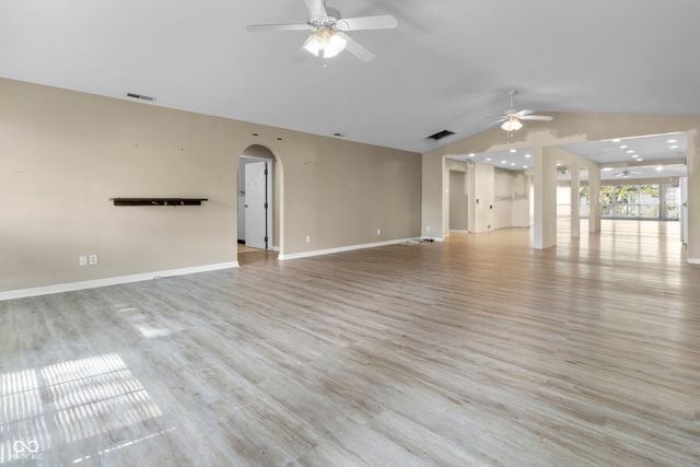8560 N College Avenue, Indianapolis, IN 46240