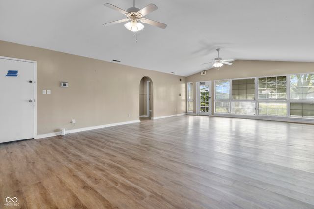 8560 N College Avenue, Indianapolis, IN 46240