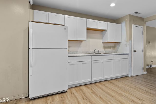 8560 N College Avenue, Indianapolis, IN 46240