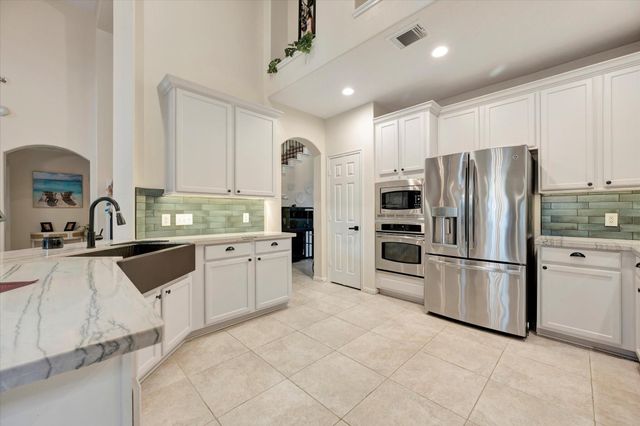 322 Marina Oaks Court, Kemah, TX 77565