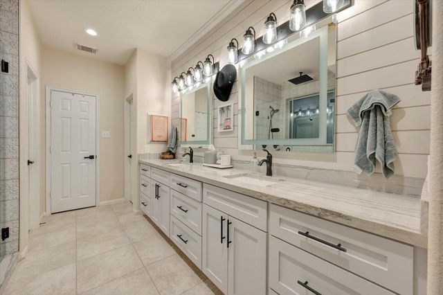 322 Marina Oaks Court, Kemah, TX 77565