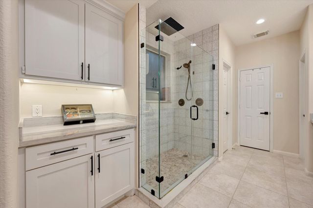 322 Marina Oaks Court, Kemah, TX 77565