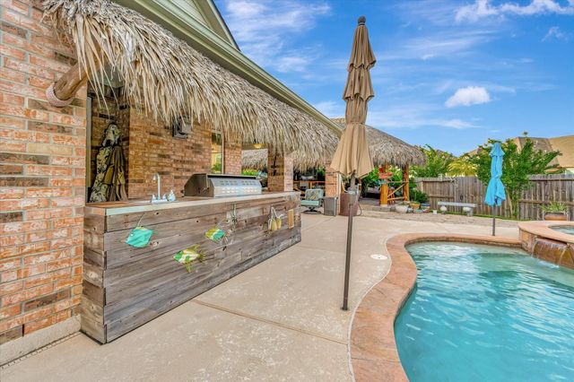 322 Marina Oaks Court, Kemah, TX 77565