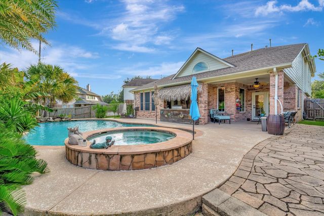 322 Marina Oaks Court, Kemah, TX 77565