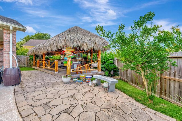 322 Marina Oaks Court, Kemah, TX 77565