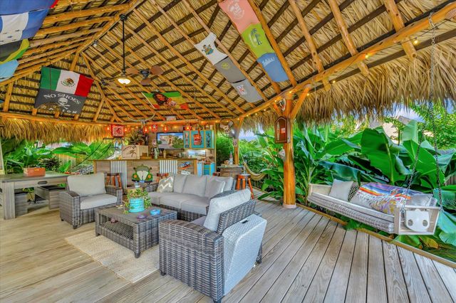 322 Marina Oaks Court, Kemah, TX 77565