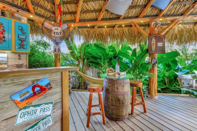322 Marina Oaks Court, Kemah, TX 77565