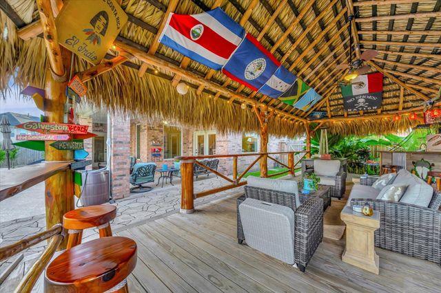 322 Marina Oaks Court, Kemah, TX 77565