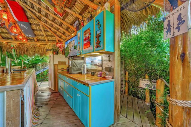 322 Marina Oaks Court, Kemah, TX 77565