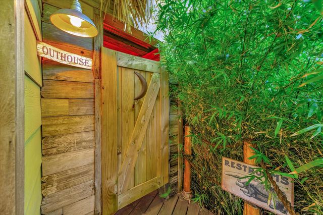 322 Marina Oaks Court, Kemah, TX 77565