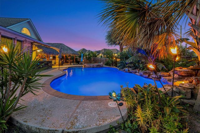 322 Marina Oaks Court, Kemah, TX 77565