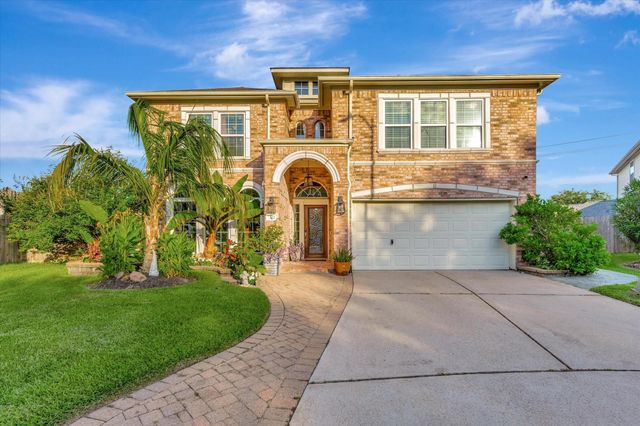 322 Marina Oaks Court, Kemah, TX 77565
