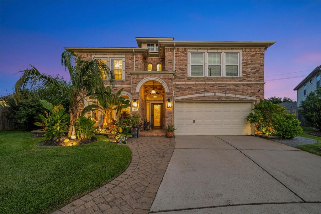 322 Marina Oaks Court, Kemah, TX 77565