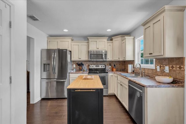 211 Williamsburg Cir, Tullahoma, TN 37388