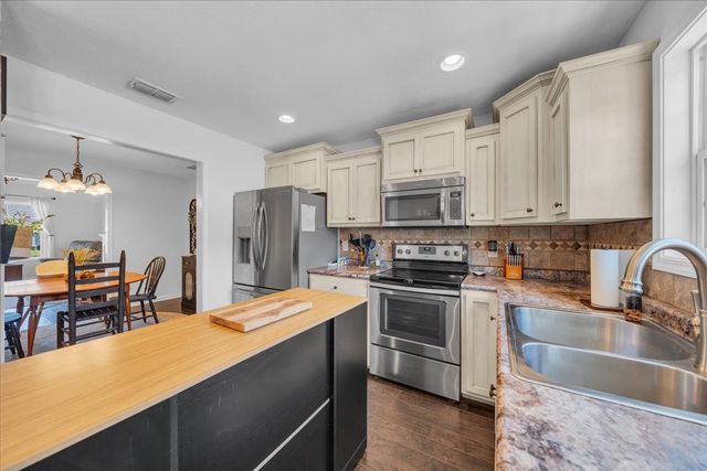211 Williamsburg Cir, Tullahoma, TN 37388