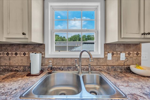 211 Williamsburg Cir, Tullahoma, TN 37388