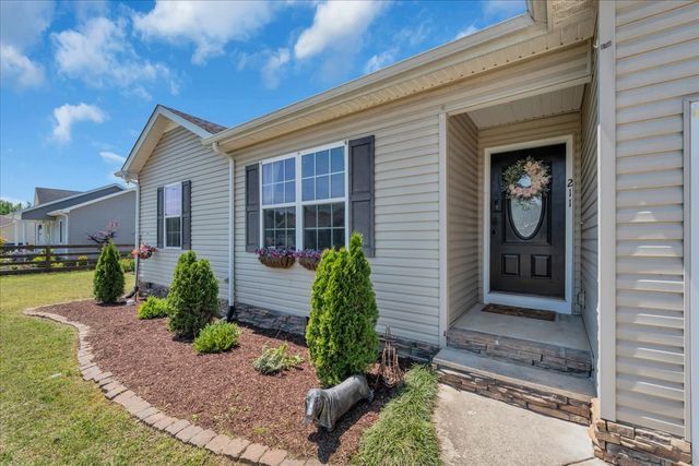 211 Williamsburg Cir, Tullahoma, TN 37388