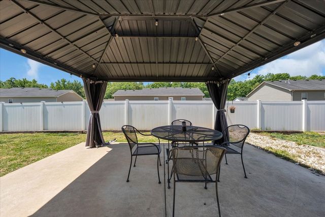 211 Williamsburg Cir, Tullahoma, TN 37388