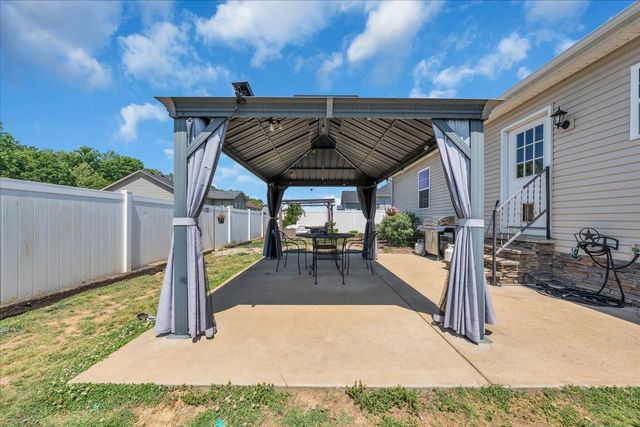 211 Williamsburg Cir, Tullahoma, TN 37388