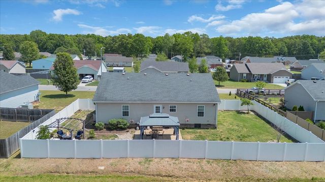 211 Williamsburg Cir, Tullahoma, TN 37388