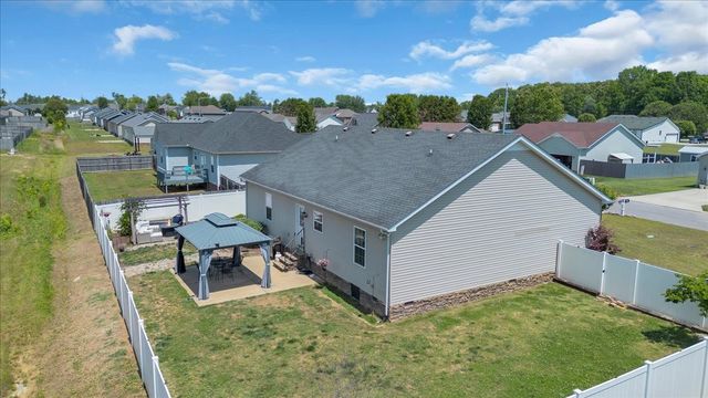 211 Williamsburg Cir, Tullahoma, TN 37388