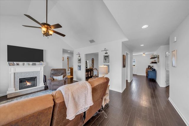 211 Williamsburg Cir, Tullahoma, TN 37388