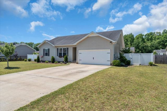 211 Williamsburg Cir, Tullahoma, TN 37388
