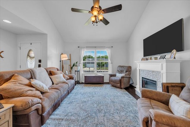 211 Williamsburg Cir, Tullahoma, TN 37388