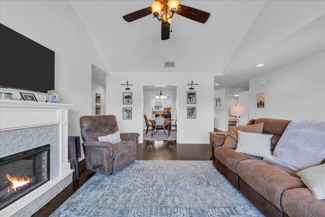 211 Williamsburg Cir, Tullahoma, TN 37388