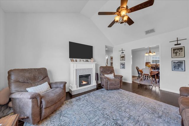 211 Williamsburg Cir, Tullahoma, TN 37388