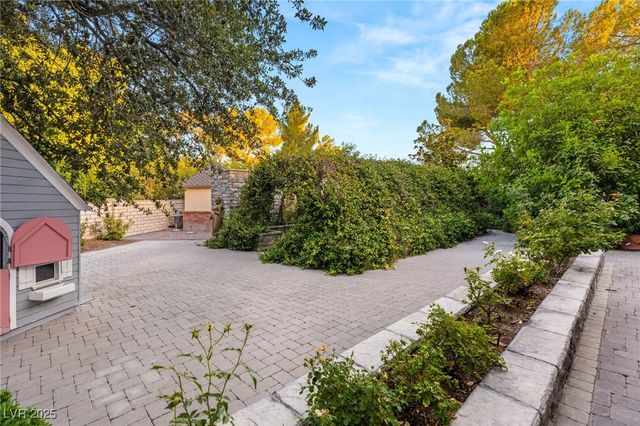 3001 Astoria Pines Circle, Las Vegas, NV 89107